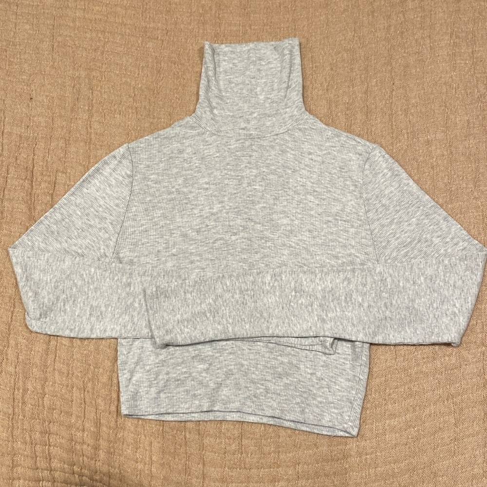 Cropped, light grey, long sleeved turtle neck from Garage
